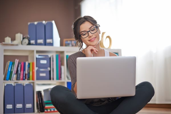 ¡Ojo, bumangueses! Abren 100 becas virtuales para estudiar IA, ciencia de datos y ciberseguridad en Italia y México