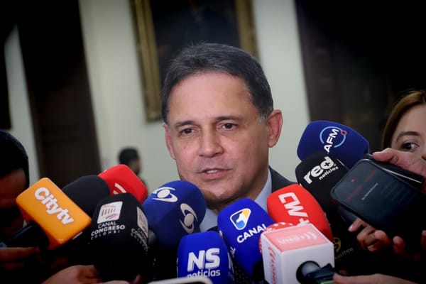 Presidente del Congreso invita a congresistas a donar un salario para damnificados del terremoto ¿Será que los demás le copian?