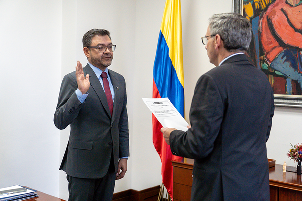 Santandereano Richard Caicedo asumió la presidencia del Icetex