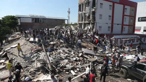 Asciende a 111 muertos y 87 heridos por terremoto en Colombia