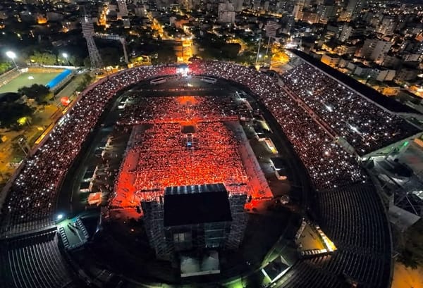 Miles de asistentes se quedaron por fuera del concierto en el Montanini y con boleta en mano