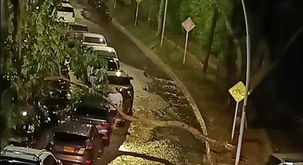 Daños de consideración en Bucaramanga tras una inusual tormenta de agua y rayos