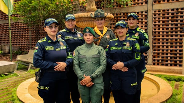 Policía Metropolitana de Bucaramanga rinde Homenaje a las mujeres Policías en su día