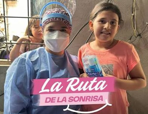 Niños felices con dientes sanos en Girón
