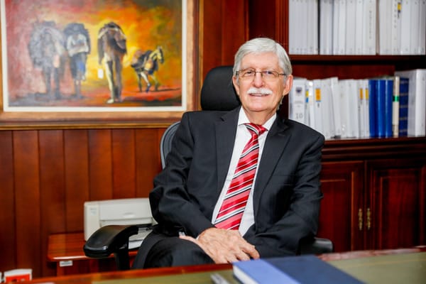 Robaron al exrector de la Universidad de Antioquia en Bucaramanga: se llevaron sus novelas inéditas