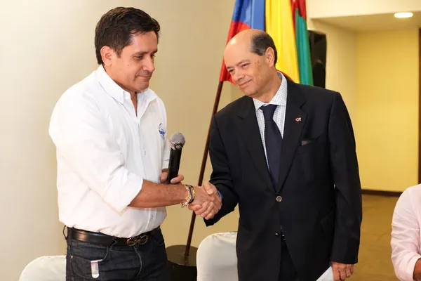 “Vamos por la gobernación de Santander”: Senador santandereano asume dirección de Cambio Radical