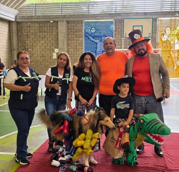 Ciudad Valencia con una fiesta de amor y huellas