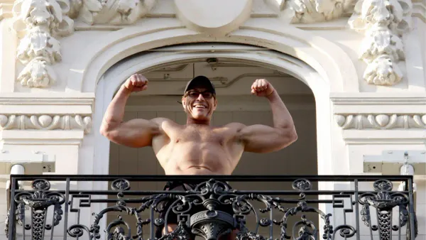 Jean-Claude Van Damme cumple 66 años y revela la rutina que le permite conservar su flexibilidad