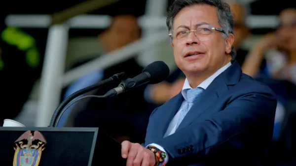 Petro quiere ponerse de ruana a Colombia