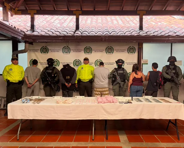 Ocho allanamientos en Girón dejaron cinco capturados y más de 3.000 dosis de droga incautadas