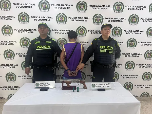 Llevaba una escopeta artesanal en un morral y huyó al ver a la Policía en Floridablanca