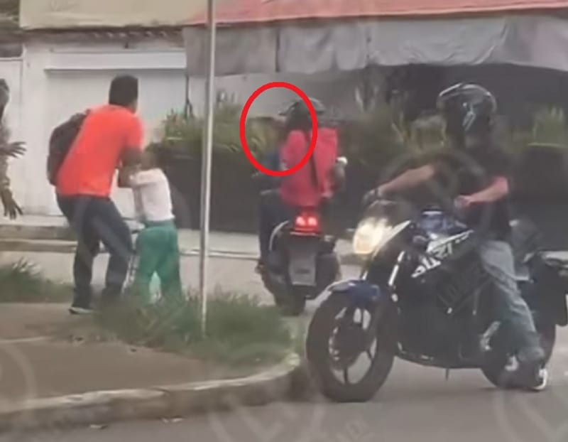 ‘Motorratas’ le apuntaron con un arma a un niño en Bucaramanga imagen de la publicación