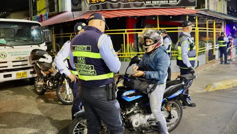 Todo lo que debe saber sobre restricciones a motos en el Área Metro imagen de la publicación