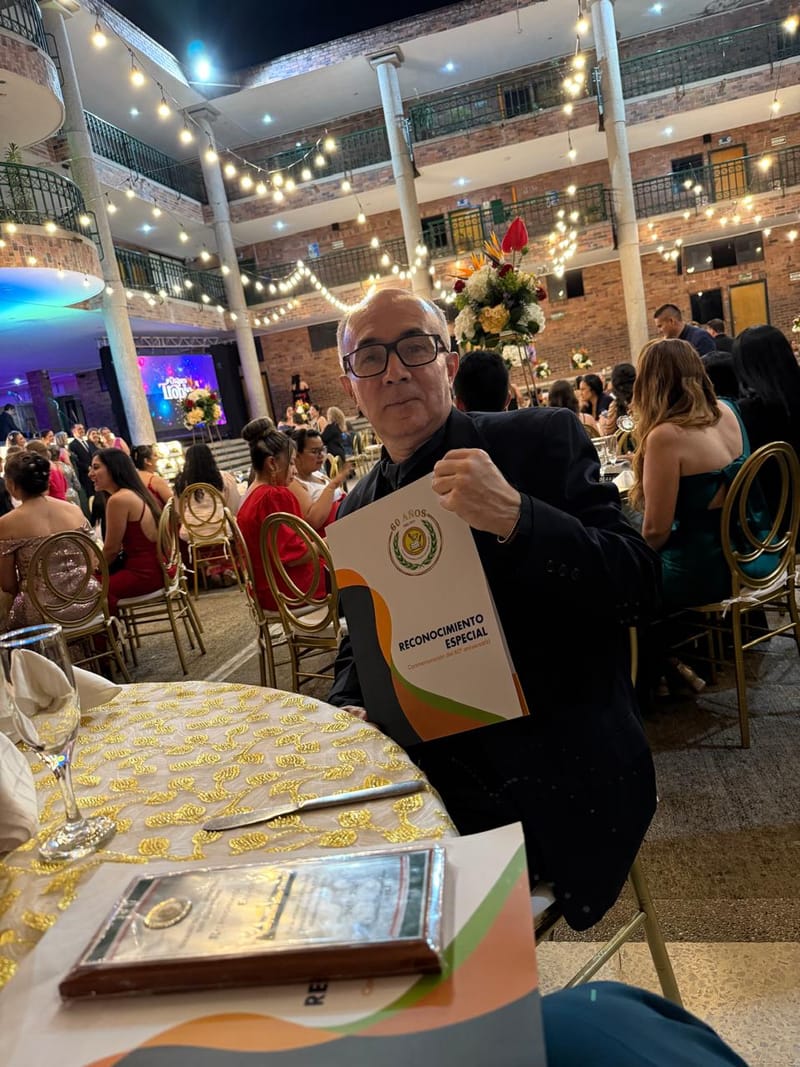 Reconocimiento al docente a Germán Herrera Gómez imagen de la publicación