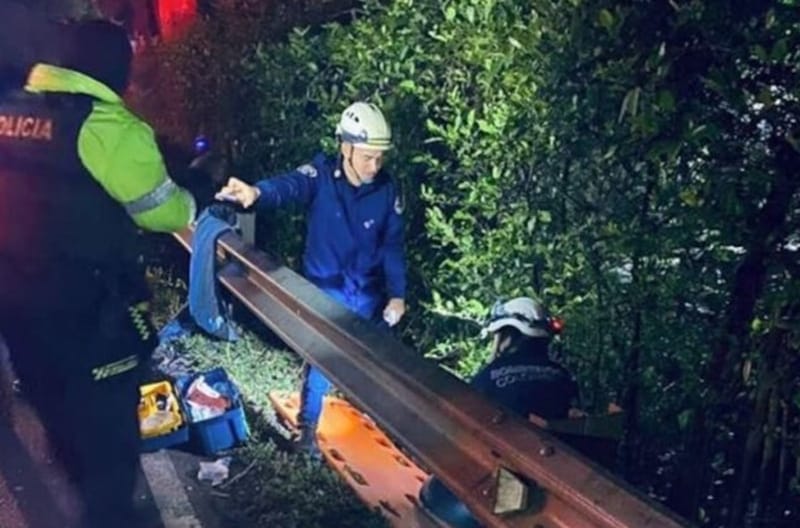 Fuerte impacto lanzo a un motociclista hacia un barranco imagen de la publicación