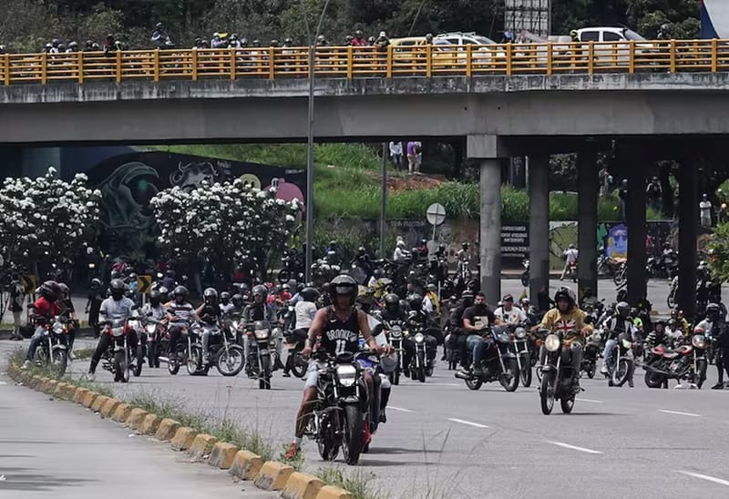 Un capturado y doce motos retenidas tras protesta de moteros en Bucaramanga imagen de la publicación