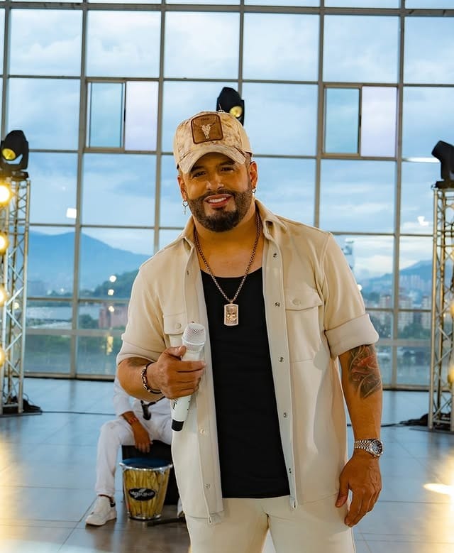 Celebración de Nelson Velásquez con álbum histórico imagen de la publicación