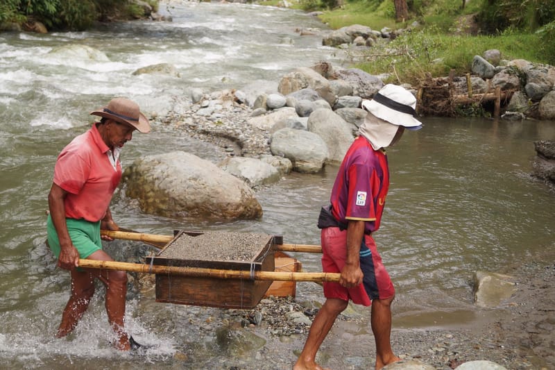 Pequeños mineros de Santander reciben concesiones areneras imagen de la publicación
