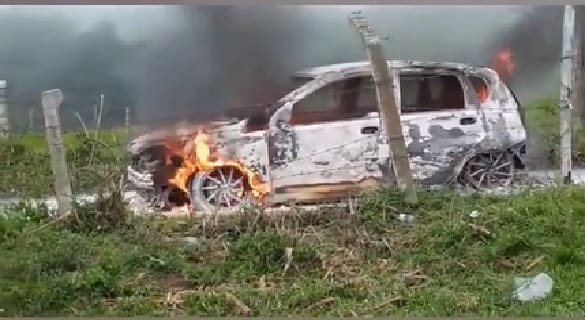Hallan cadáver dentro de un carro incinerado en zona rural de Restrepo imagen de la publicación
