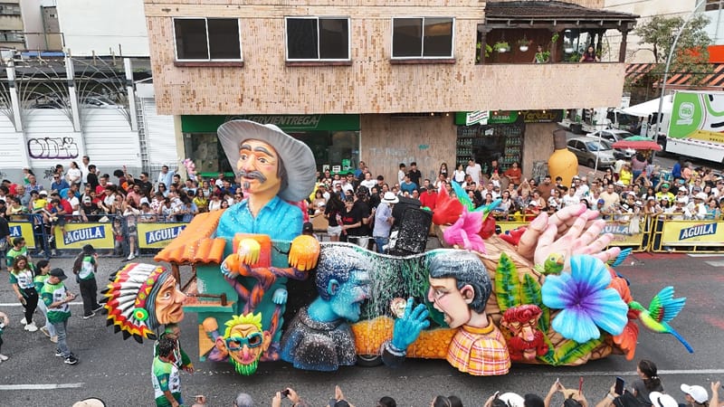 Gran desfile de carrozas imagen de la publicación