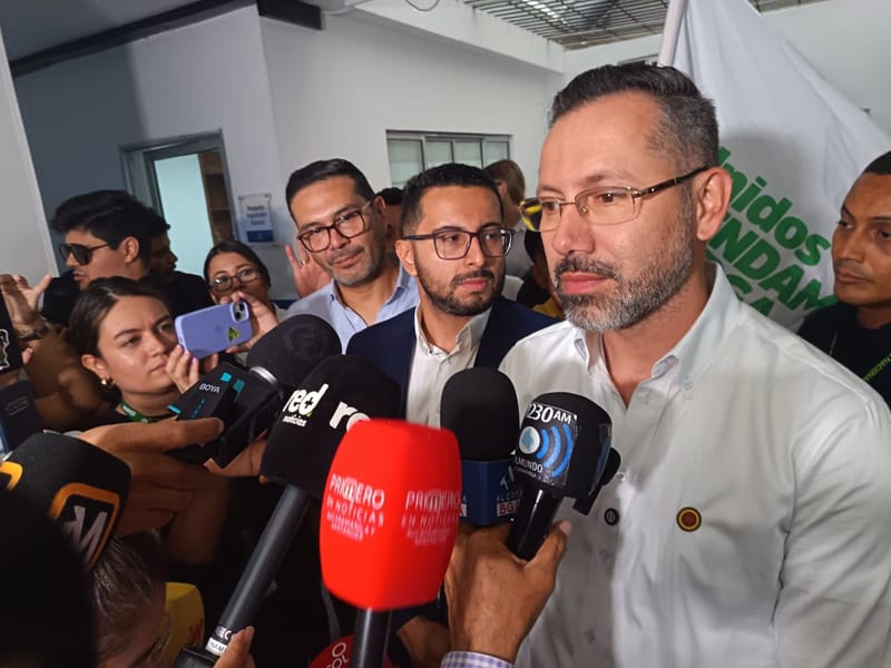 Jaime Andrés Beltrán renuncia a su candidatura y respalda a Cristian Portilla para la Alcaldía de Bucaramanga imagen de la publicación