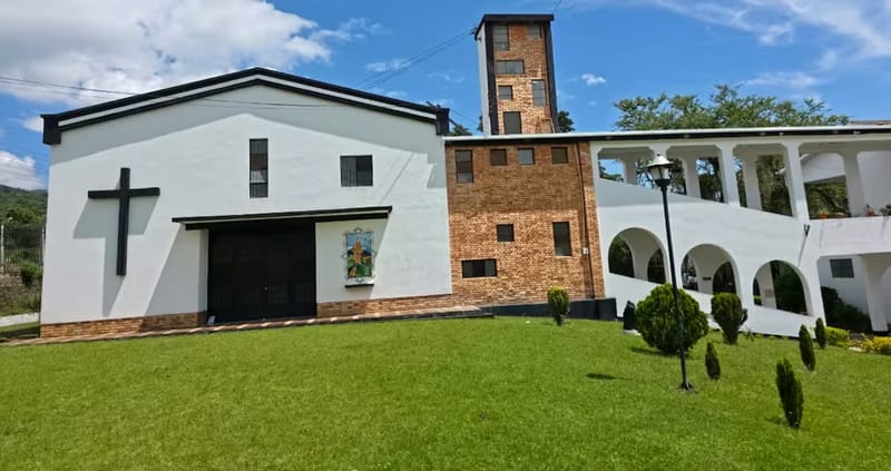 Congregación religiosa no va más con la Escuela Normal Superior Antonia Santos de Puente Nacional imagen de la publicación