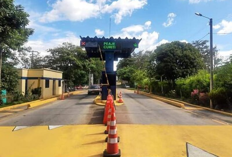 Siguen cerrados los peajes de Curos, Oiba y Curití tras fallida negociación con Invías y el Gobierno imagen de la publicación