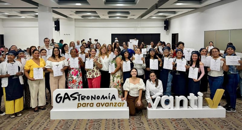 Mujeres reciben grado en cocina tradicional colombiana imagen de la publicación