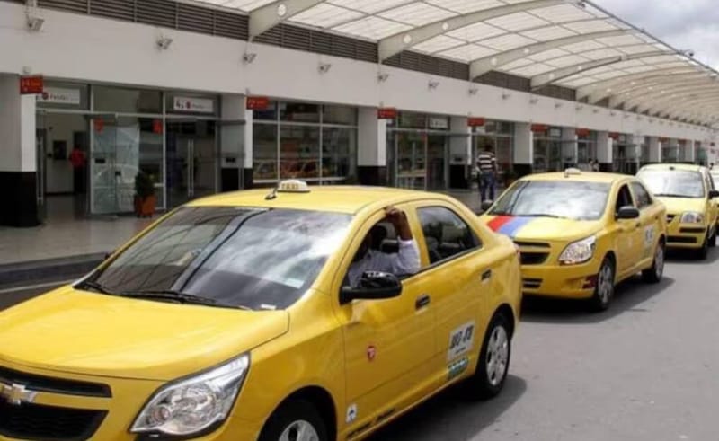 Taxistas definirán la ‘hora cero’ para realizar paro y bloqueo al aeropuerto imagen de la publicación