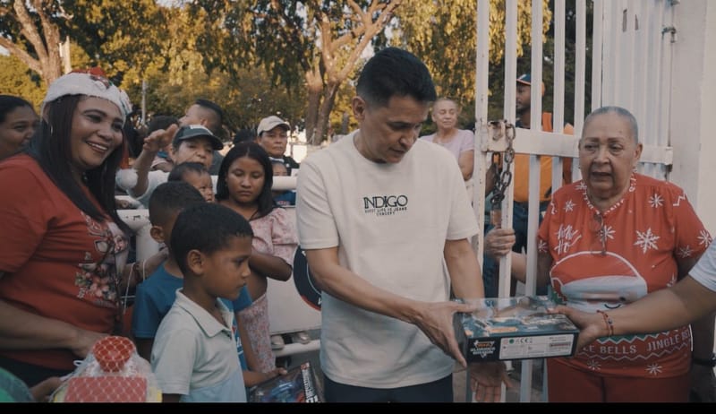 Jorge Celedón cierra el año con jornada navideña en Villanueva imagen de la publicación