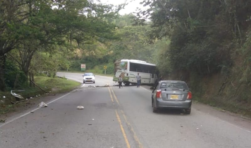 ÚLTIMA HORA Accidente automovilístico en la vía nacional entre Oiba y El Socorro deja una niña fallecida imagen de la publicación