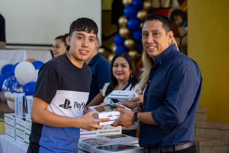 Apoyo tecnológico entregado para estudiantes pilos de Floridablanca imagen de la publicación