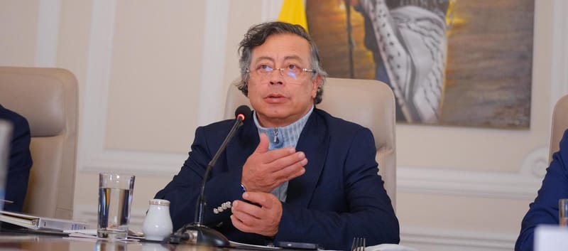 Escandaloso contrato para defender a Gustavo Petro imagen de la publicación