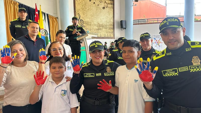 Bucaramanga se levanta y se pinta la mano de rojo imagen de la publicación