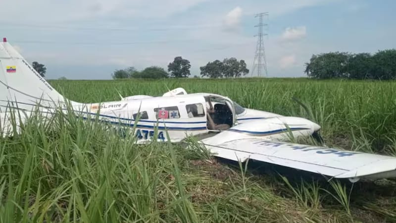 Avioneta terminó fuera de la pista tras aterrizaje en aeropuerto Alfonso Bonilla Aragón imagen de la publicación