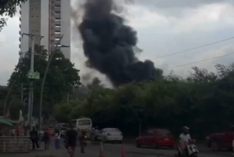 Incendio en lote de Metrolínea se habría  generado por acumulación de basuras imagen de la publicación