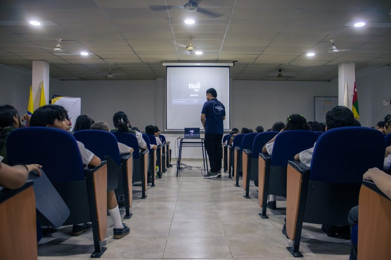 Barranca capacita a estudiantes y docentes en seguridad digital imagen de la publicación