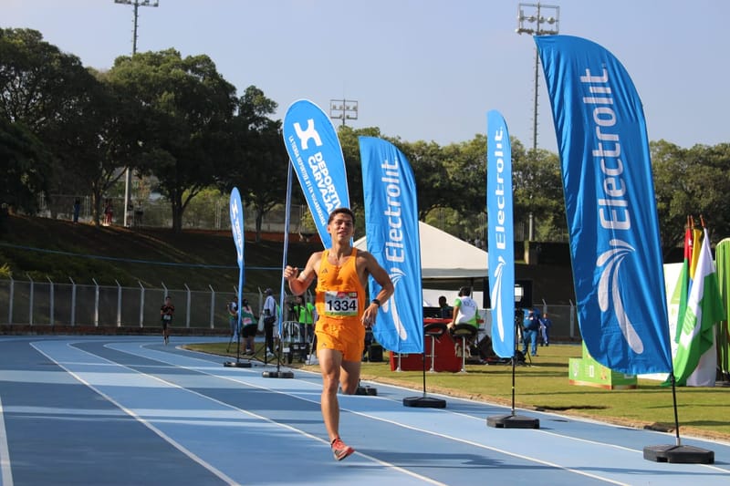 Paula y Marco Andrey ganadores de la Carrera UIS imagen de la publicación