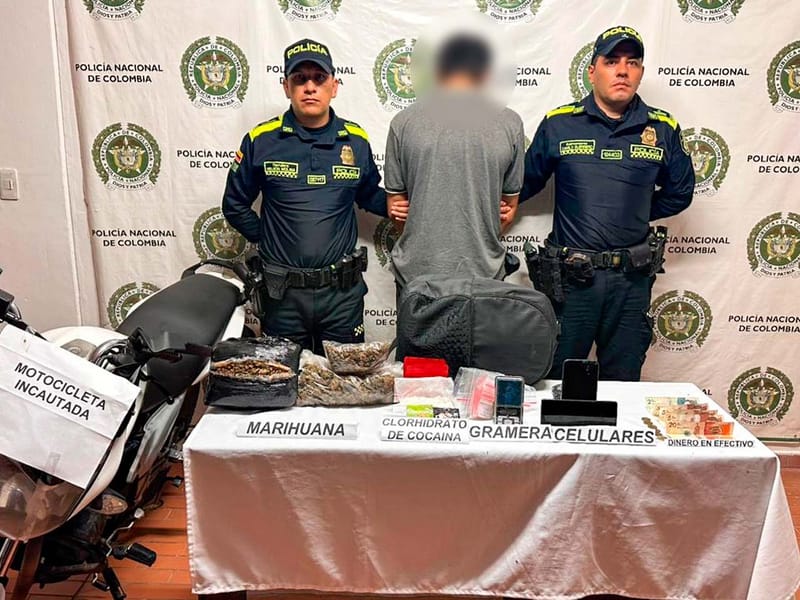 Par de jóvenes capturados por microtráfico en Betulia imagen de la publicación