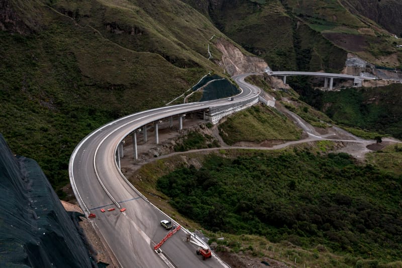Gobierno reitera que solo pagará a concesionarios por obras entregadas a satisfacción y sin la posibilidad de anticipos. ¿Le parece correcto? imagen de la publicación