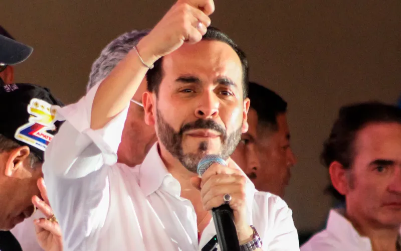 Debate presidencial: “Que la prensa no se deje arrodillar por Cepeda”, el mensaje de Abelardo a los medios imagen de la publicación