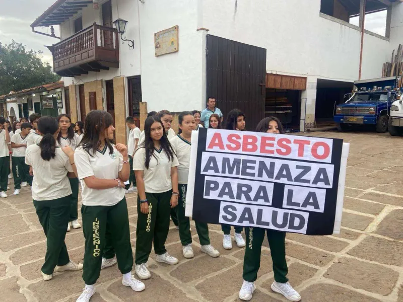 Denuncian tejas de asbesto en colegio de Barichara imagen de la publicación