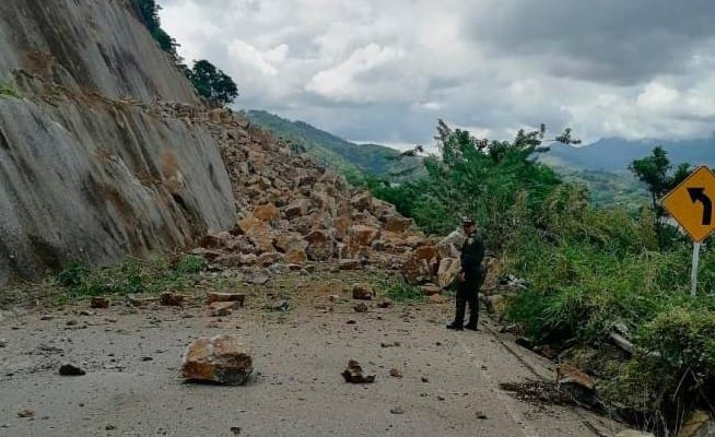 Derrumbes en la vía Lebrija – San Vicente imagen de la publicación