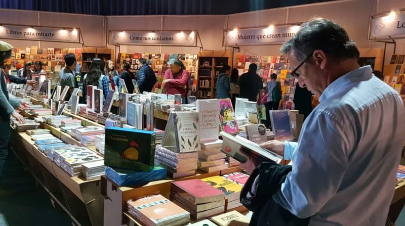 UTS lanza libro en la FILBo sobre 136 años de esfuerzo académico imagen de la publicación