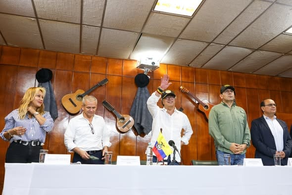 PETRO viola la Constitución inaugurando obras en Málaga imagen de la publicación