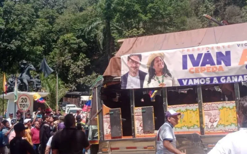 Senadora petrista anuncia demandas contra uribistas que bloquearon su entrada a Charalá imagen de la publicación