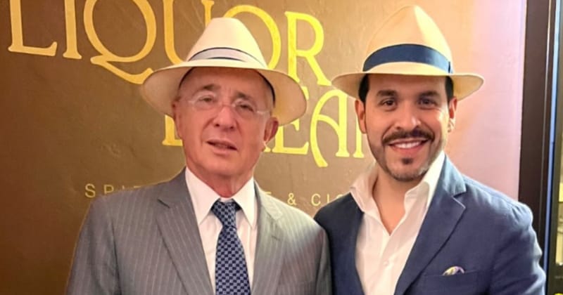 Críticas e indirectas, la reciente estrategia de Uribe para descalificar a Abelardo de la Espriella imagen de la publicación