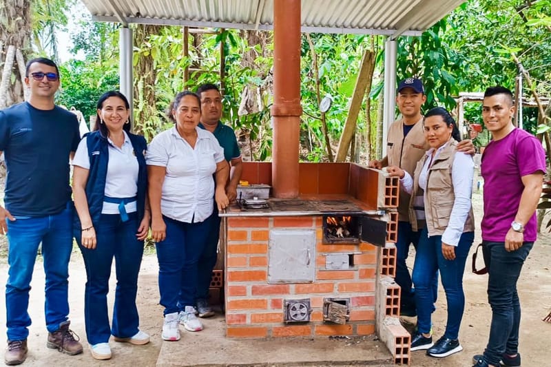 Medioambiente se cuida con estufas ecoeficientes en Santander imagen de la publicación